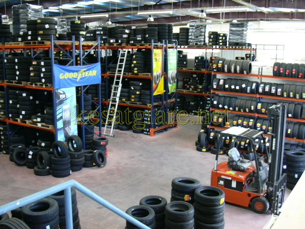 Kệ để lốp xe ô tô 2 Kệ để lốp xe ô tô 2