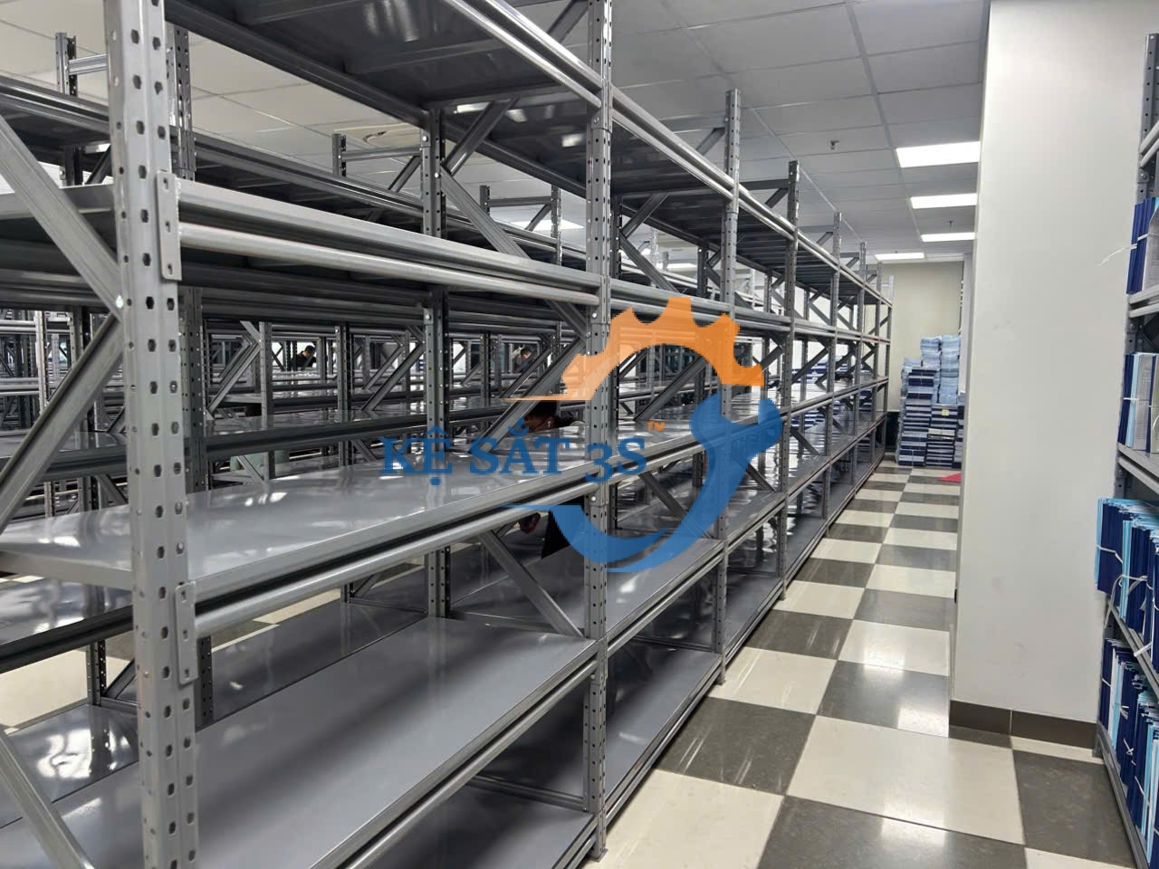 Kệ trung tải giá rẻ Cơ Khí 3S: Cách chọn hệ thống kệ phù hợp với ngân sách